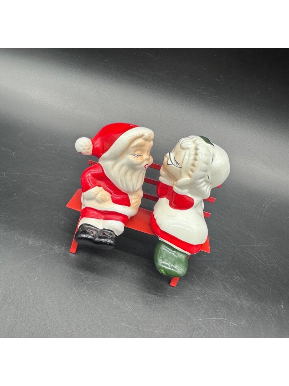 Vintage Santa Mrs Claus Kissing Shakers Sitting Bench Christmas Decor Taiwan